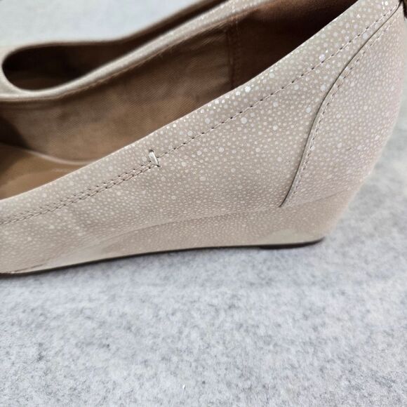 🐢 Clarks Artesian Size 8 2" Wedge Tan - Picture 10 of 17